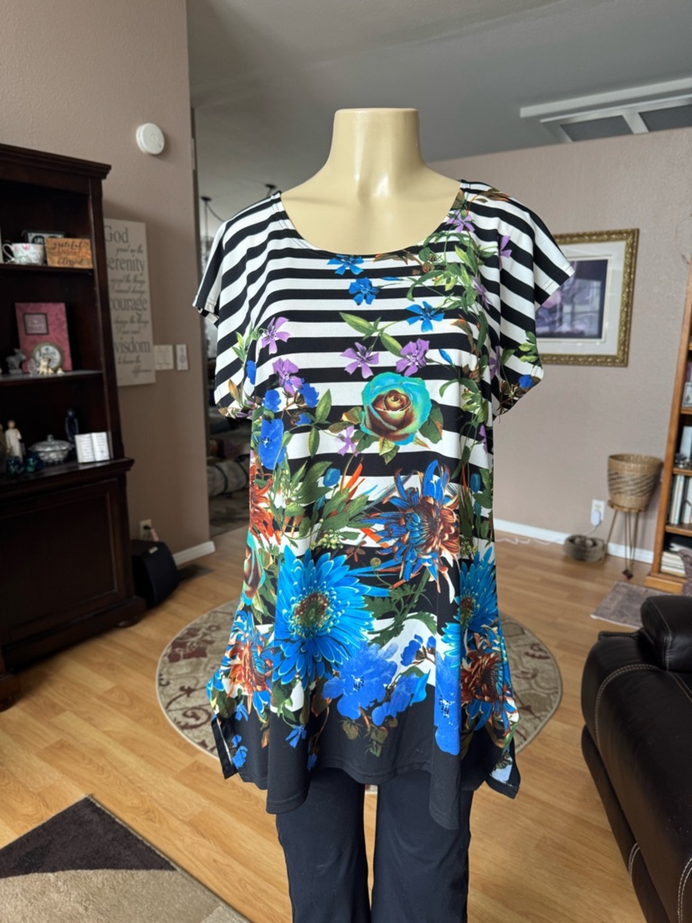 Serengeti stripes & floral short sleeve tunic-size L